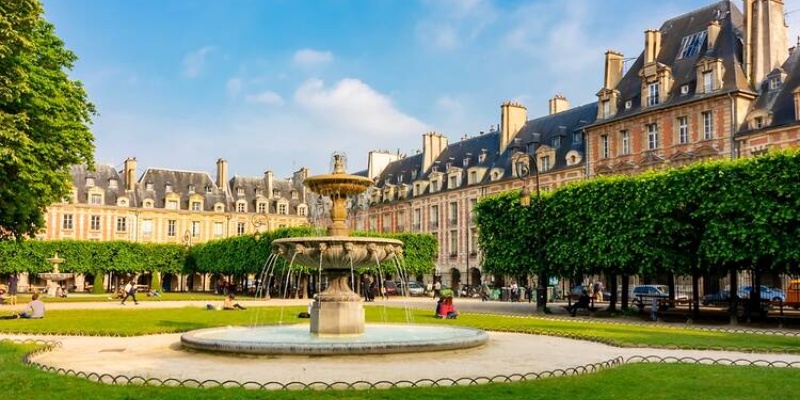 Le Cœur Historique : Le Marais