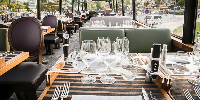 Bustronome — à proximité de l'Hôtel R de Paris