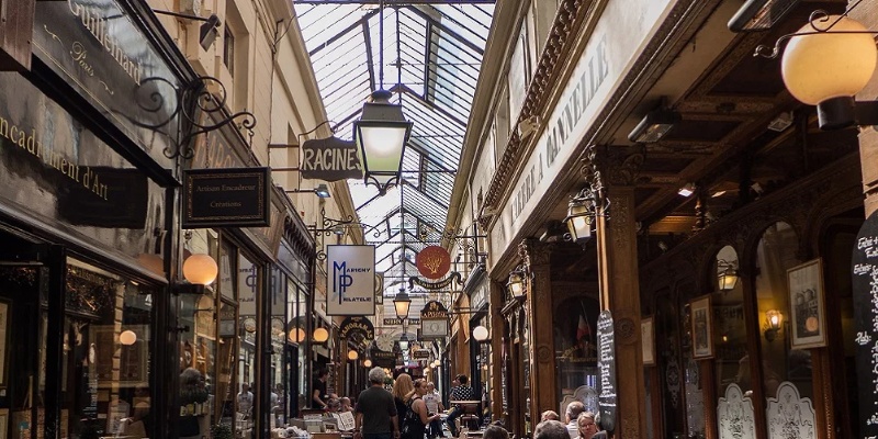 Passage des Panoramas — à proximité de l'Hôtel R de Paris
