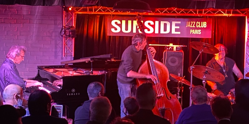 Sunset-Sunside — à proximité de l'Hôtel R de Paris
