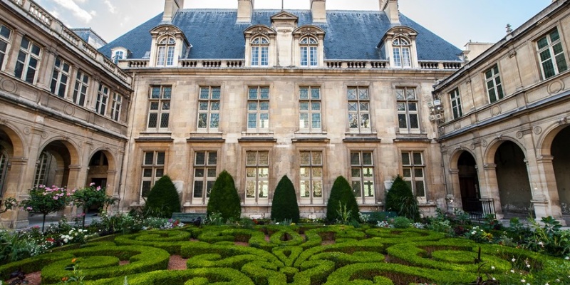 Musée Carnavalet — à proximité de l'Hôtel R de Paris