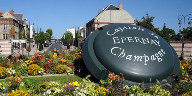 Caves de Champagne : Épernay — à proximité de l'Hôtel R de Paris
